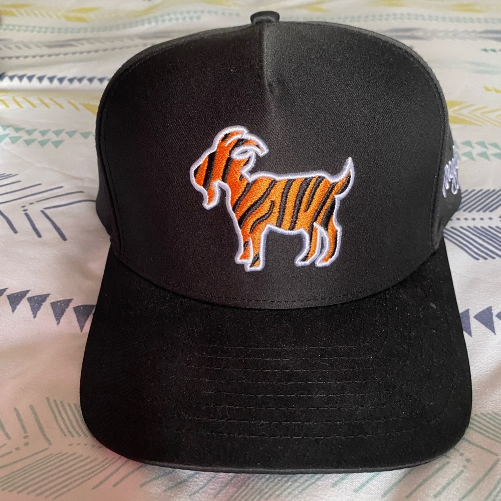Waggle GOAT hat